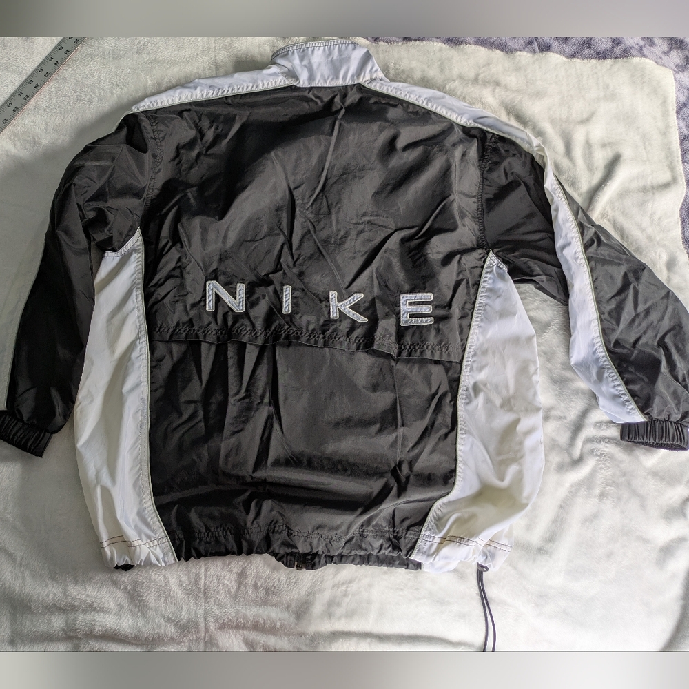 Vintage Nike Black and White Windbreaker